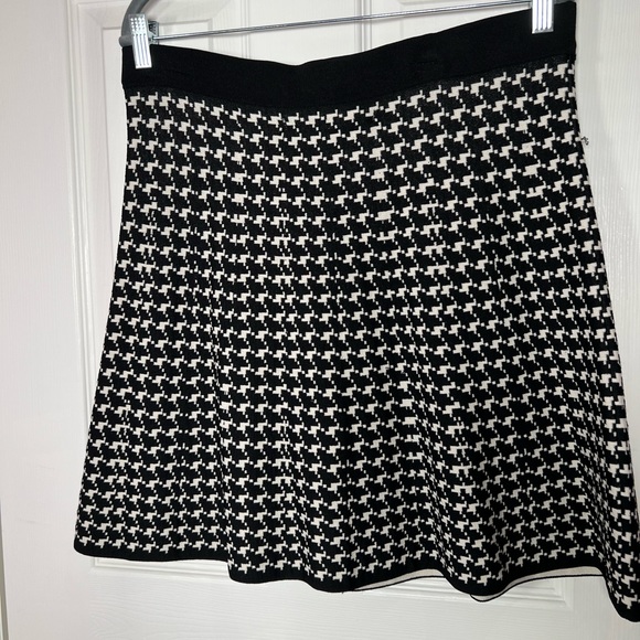 Runs big - Picture 2 of 3